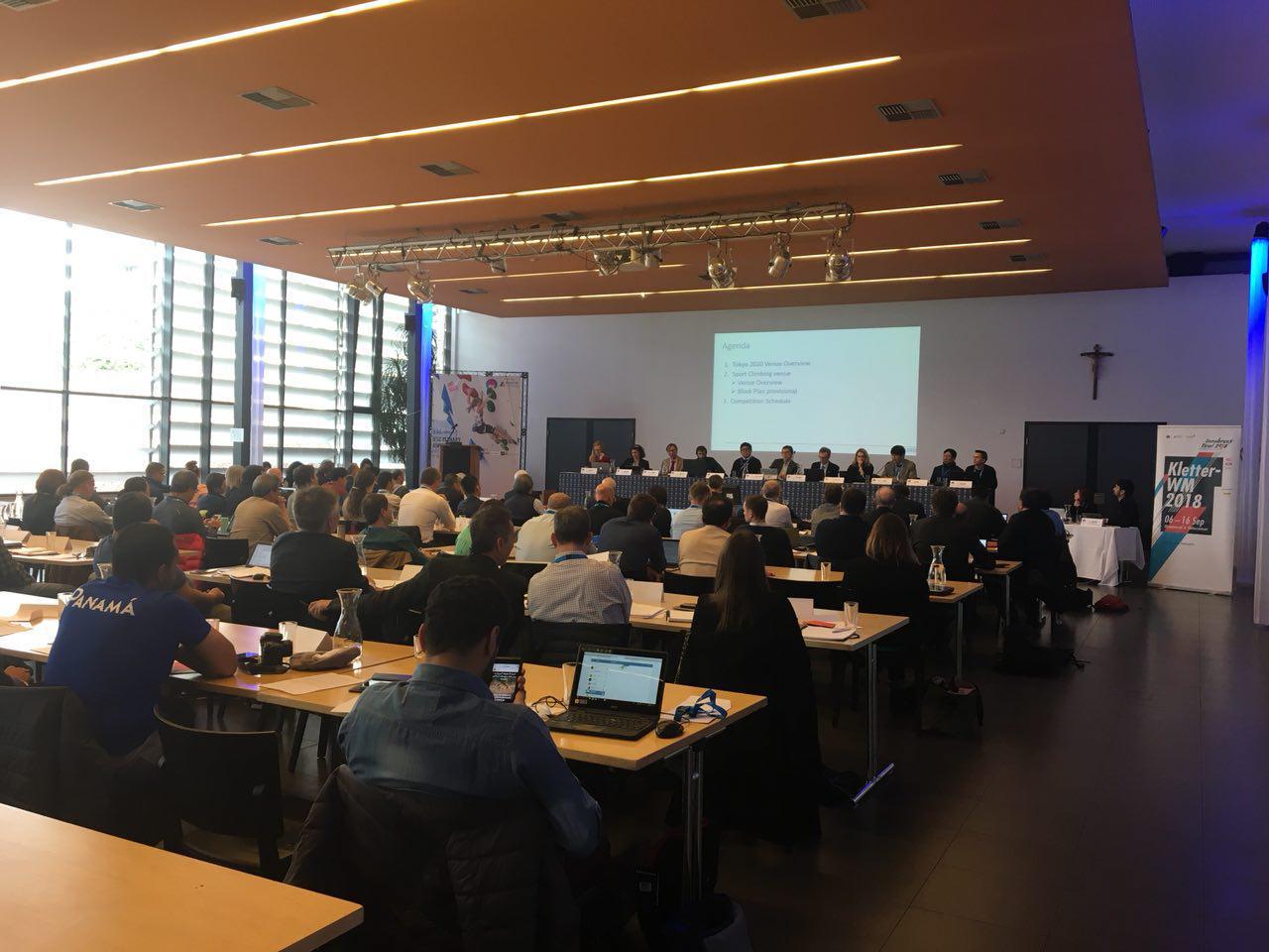 pic's of main's title