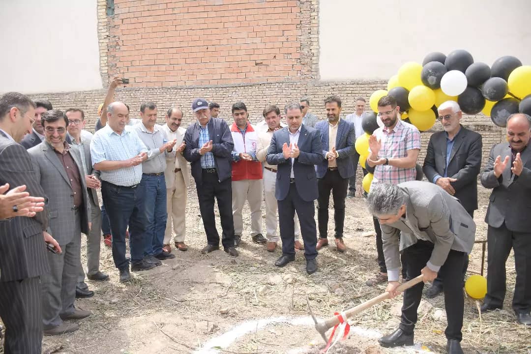 pic's of main's title