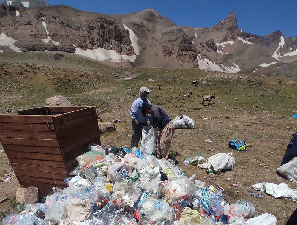 pic's of main's title