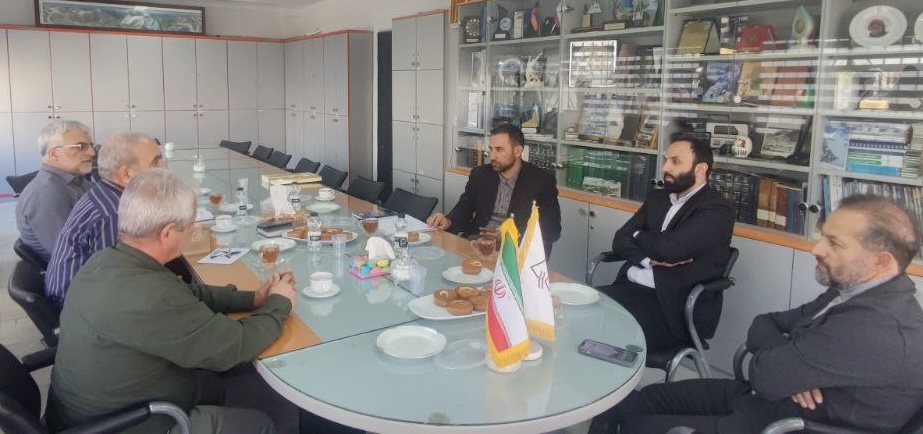 pic's of main's title