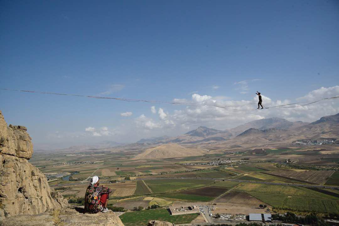 pic's of main's title