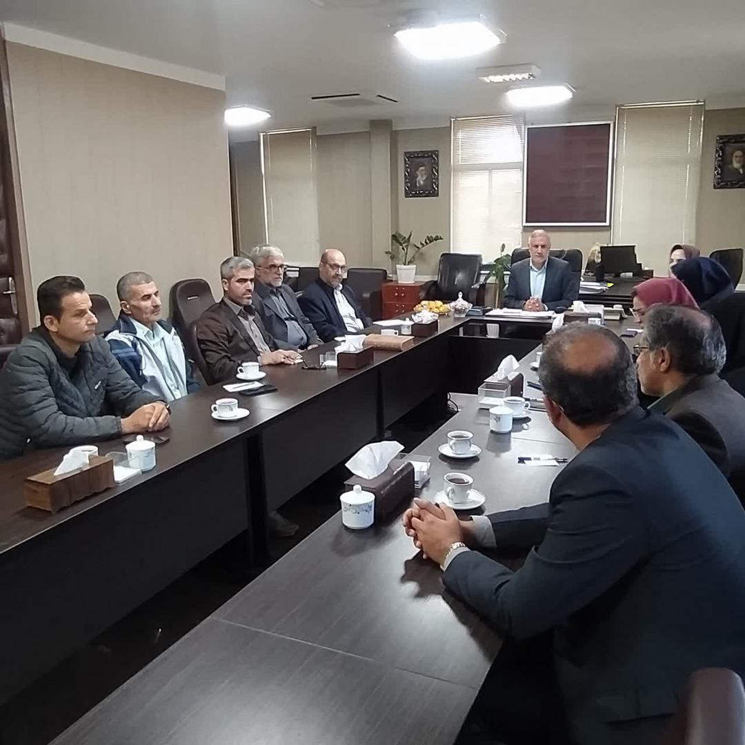 pic's of main's title