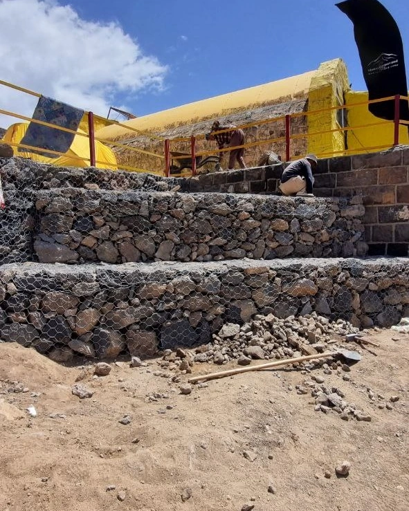 pic's of main's title