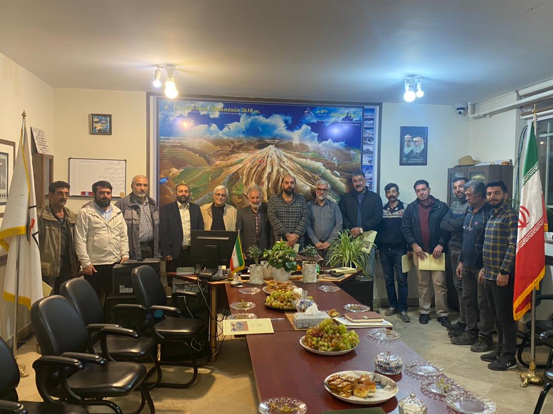 pic's of main's title