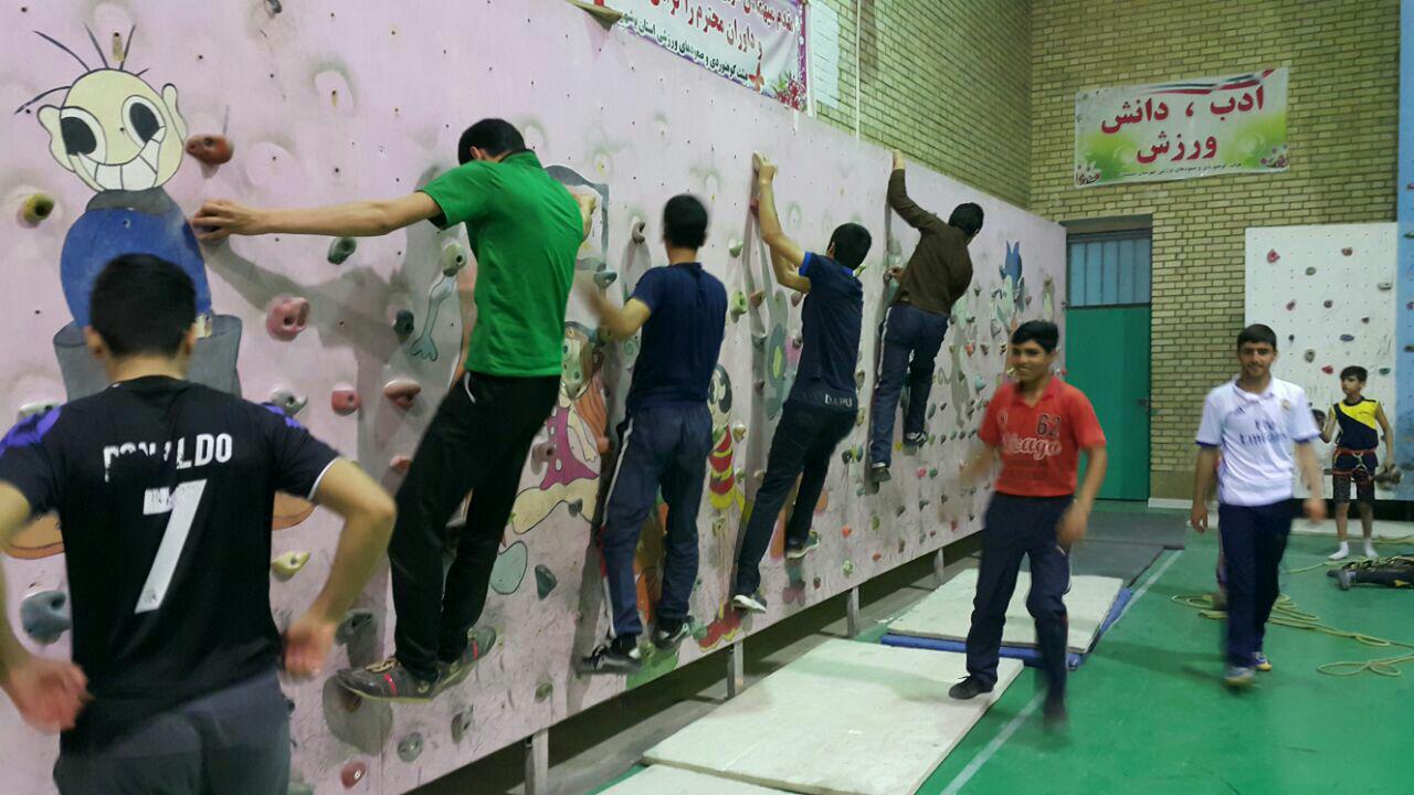 pic's of main's title