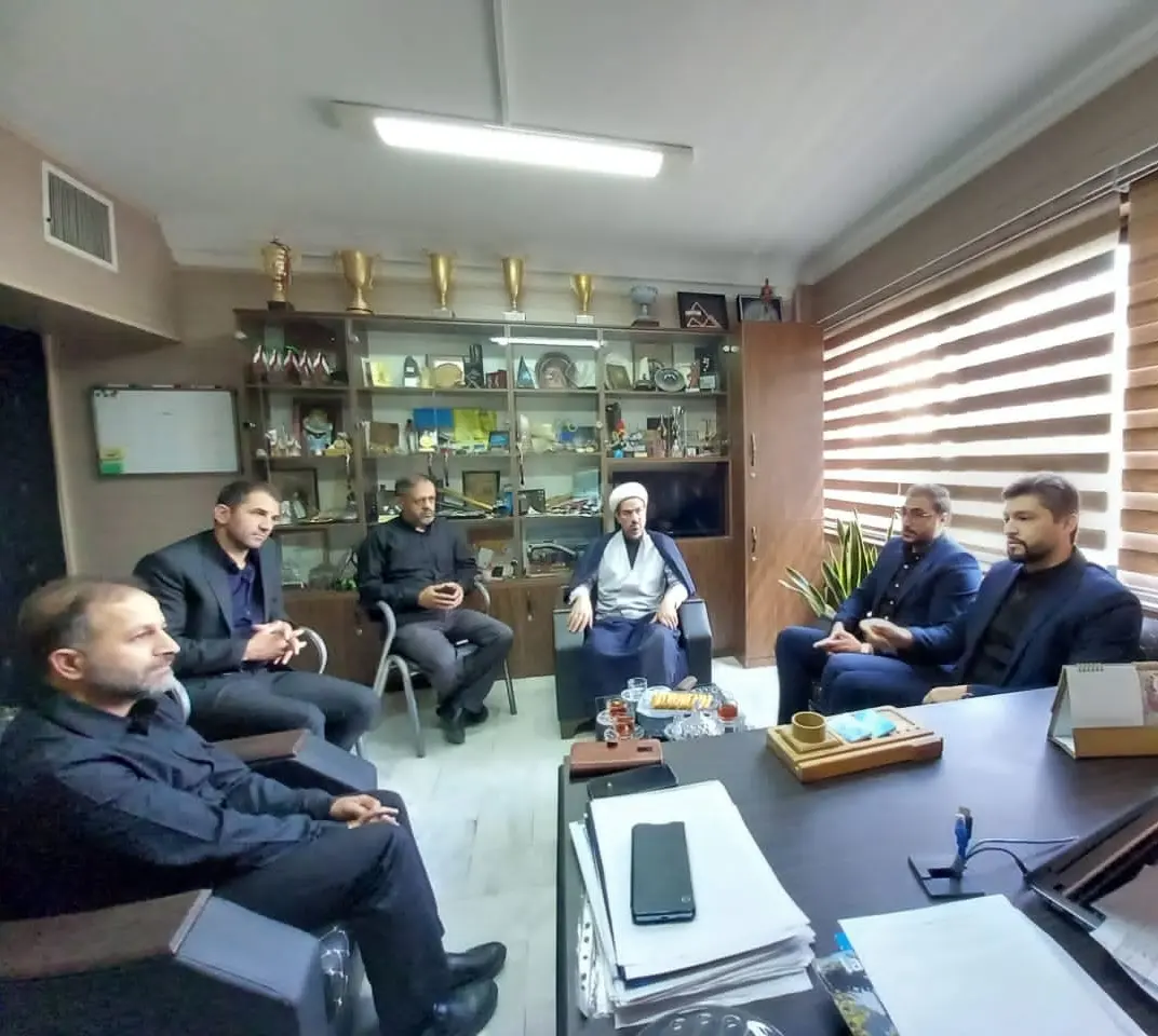 pic's of main's title