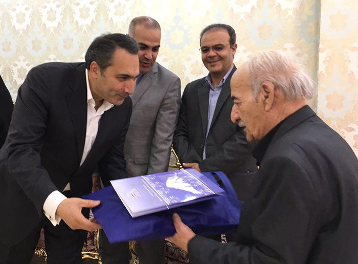 pic's of main's title