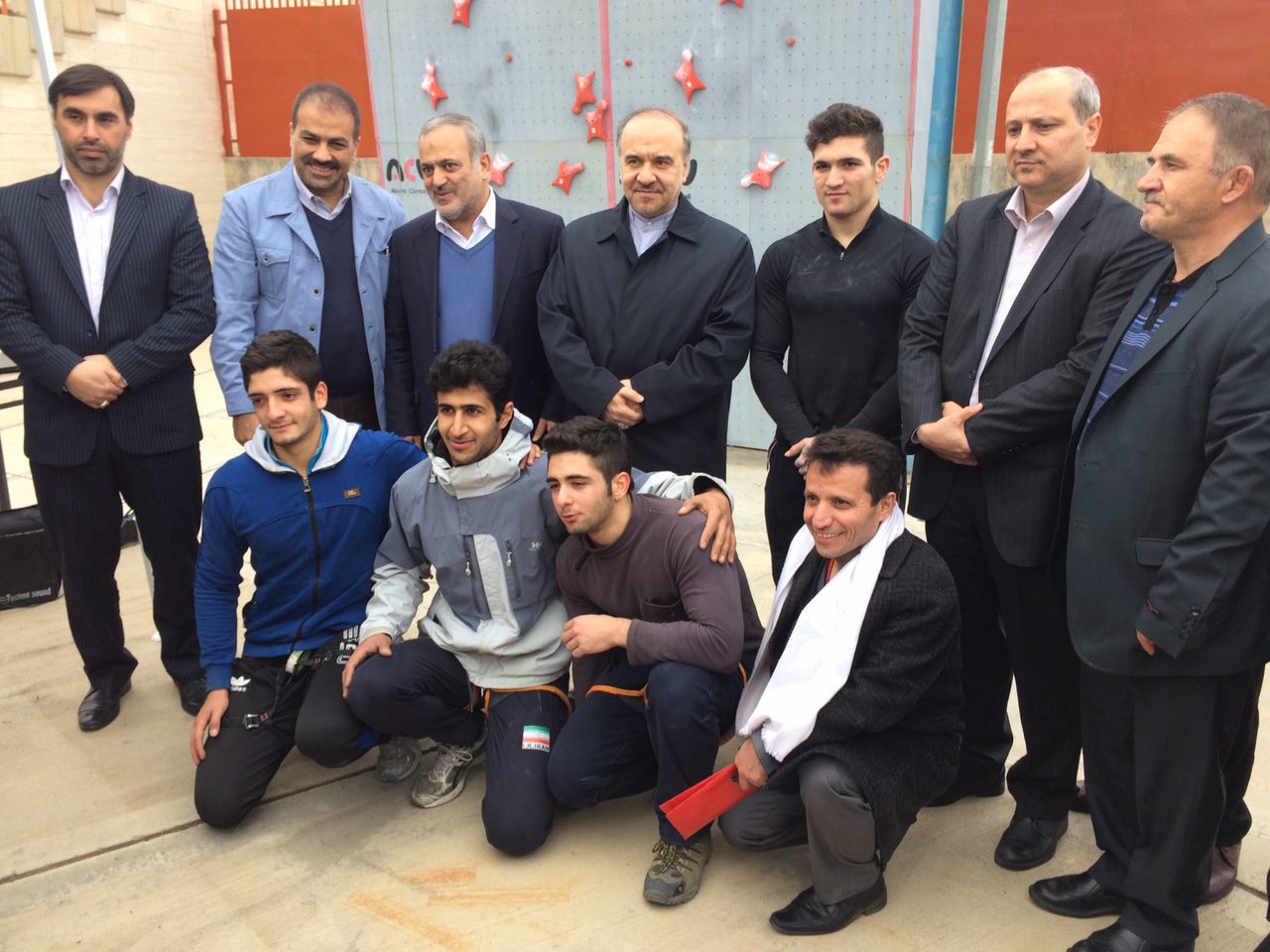 pic's of main's title