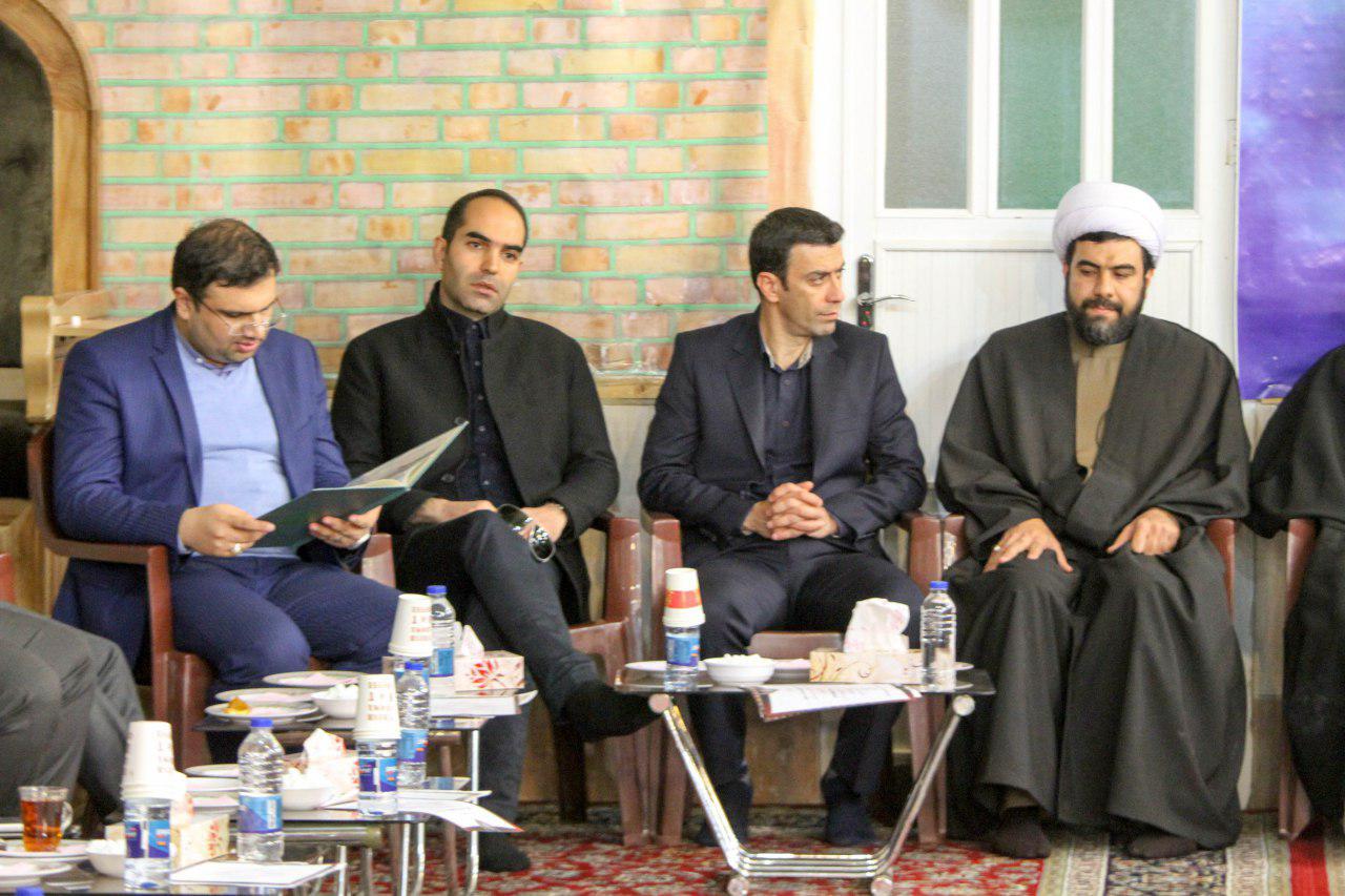 pic's of main's title