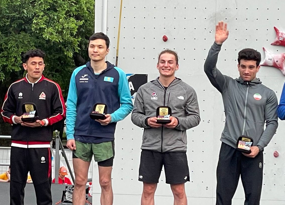 pic's of main's title