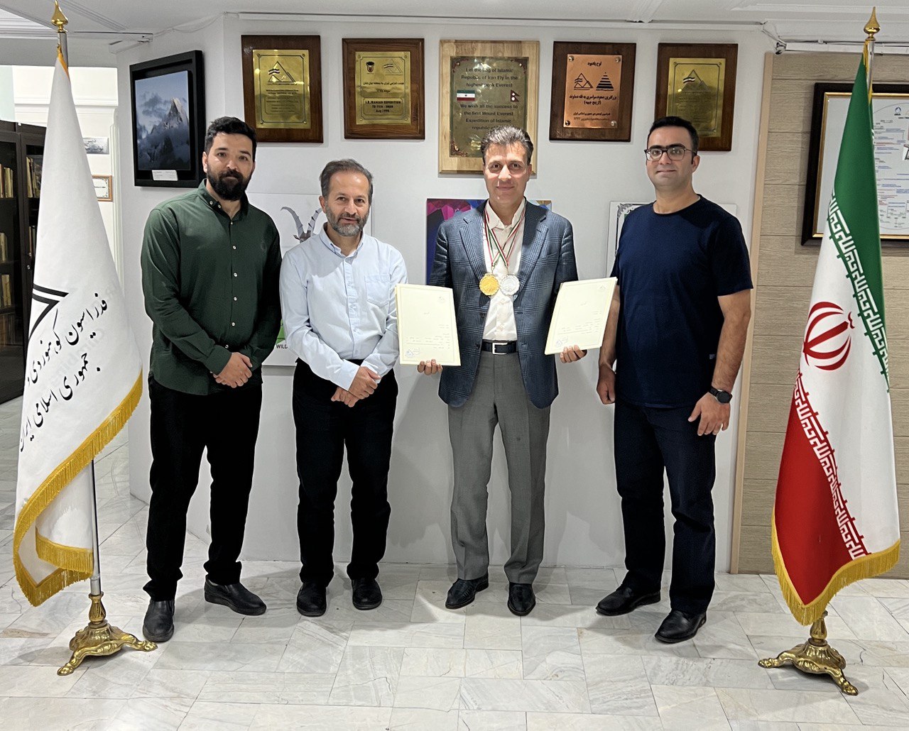 pic's of main's title