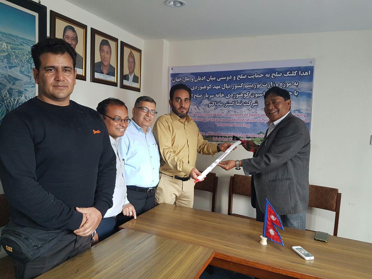 pic's of main's title