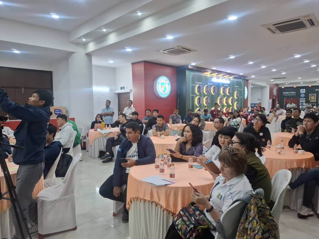 pic's of main's title