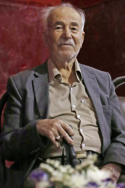 pic's of main's title