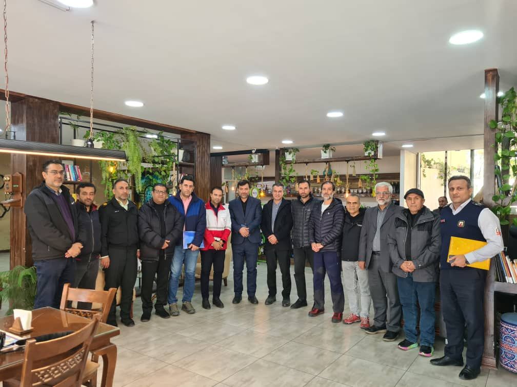 pic's of main's title