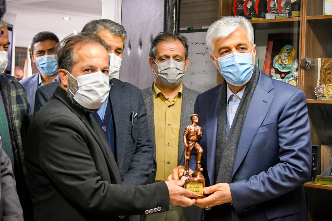 pic's of main's title