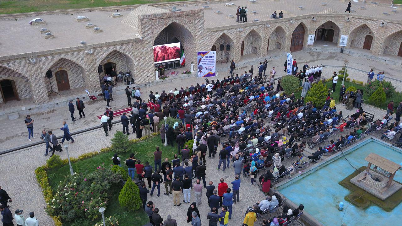 pic's of main's title