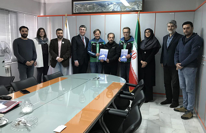 pic's of main's title