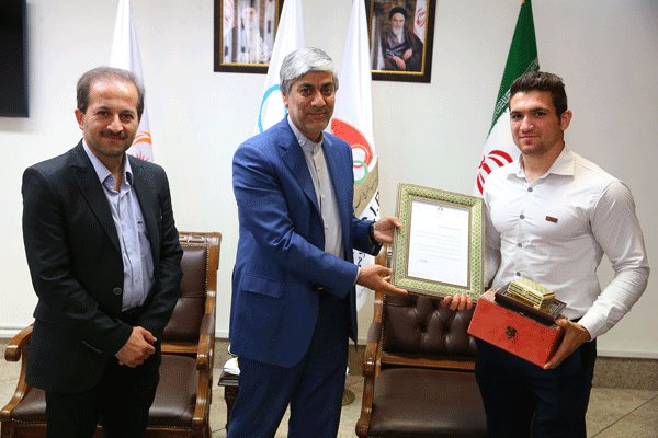 pic's of main's title