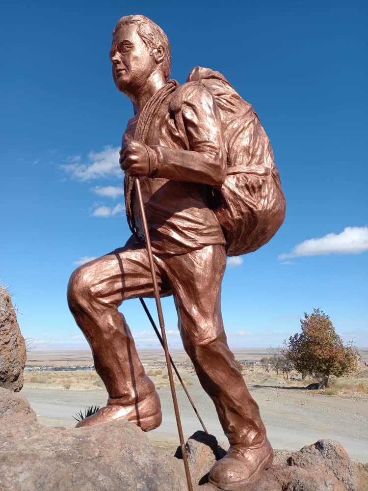 pic's of main's title