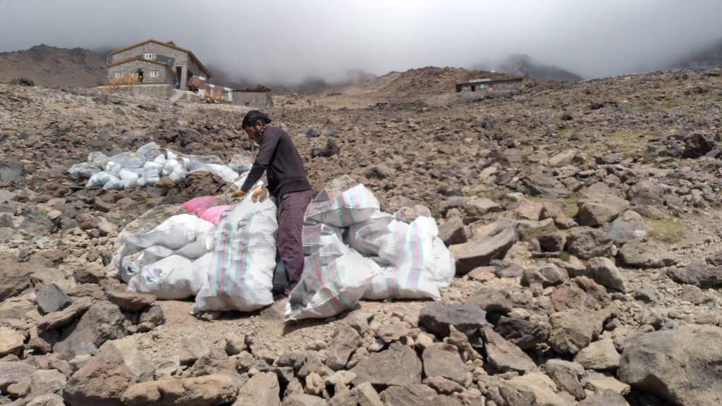 pic's of main's title