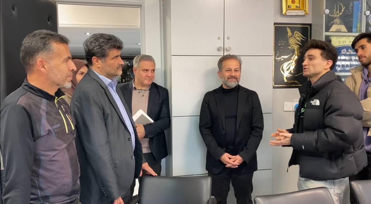 pic's of main's title