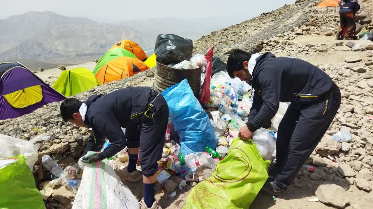 pic's of main's title