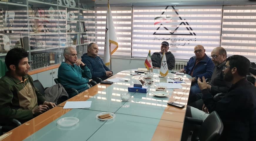 pic's of main's title