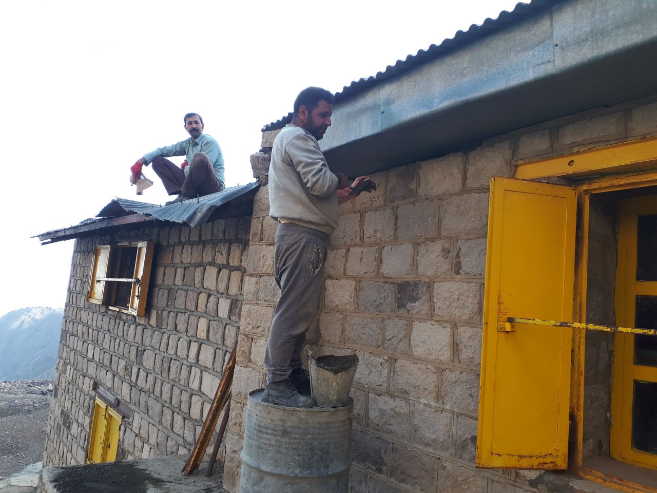 pic's of main's title