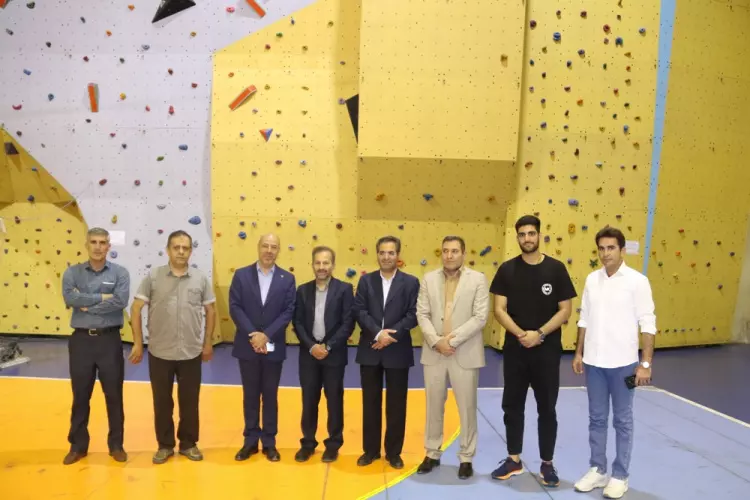 pic's of main's title